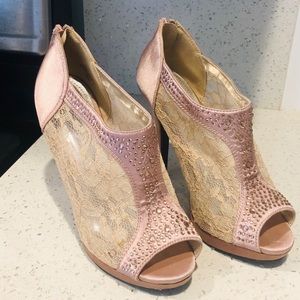 De Blossom Collection Elegant Prom/Wedding Shoe